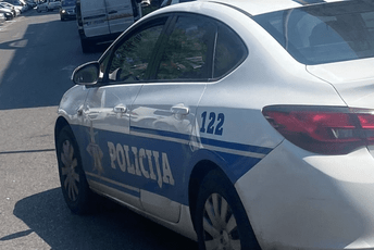 Kolašin: Uhapšene tri osobe osumnjičene za proganjanje i ugrožavanje sigurnosti Kolašin: Uhapšene tri osobe osumnjičene za proganjanje i ugrožavanje sigurnosti