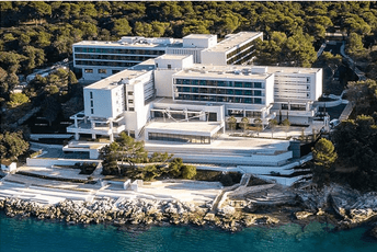 Najveći hotel u Jugoslaviji ponovo otvorio vrata za posjetioce Najveći hotel u Jugoslaviji ponovo otvorio vrata za posjetioce