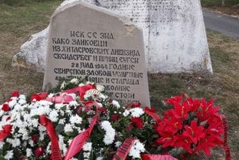 Delegacija Opštinskog odbora DPS Berane odala počast žrtvama zločina u Velici Delegacija Opštinskog odbora DPS Berane odala počast žrtvama zločina u Velici