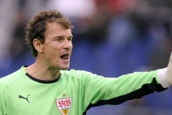 Legendarni golman motornom testerom uništio garažu komšiji Legendarni golman motornom testerom uništio garažu komšiji