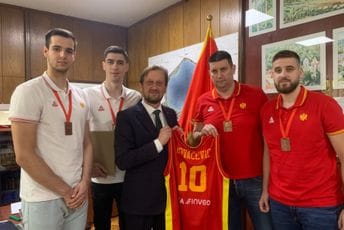 Kovačević sa „bronzanim“ košarkašima: Opština će pojačati podršku pljevaljskim sportskim klubovima i sportistima Kovačević sa „bronzanim“ košarkašima: Opština će pojačati podršku pljevaljskim sportskim klubovima i sportistima