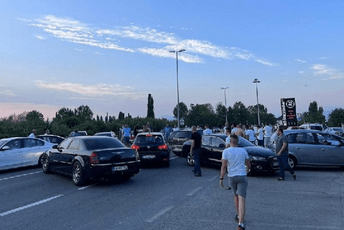 "Za spas Zete": Pozivamo Đurović da pokaže minimum profesionalnosti i ispoštuje proceduru "Za spas Zete": Pozivamo Đurović da pokaže minimum profesionalnosti i ispoštuje proceduru