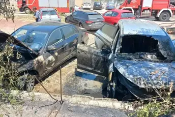 Gorjela dva vozila u Sutomoru Gorjela dva vozila u Sutomoru