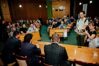 Abazović rano jutros stigao u Željezaru, danas sa radnicima o rješenju Abazović rano jutros stigao u Željezaru, danas sa radnicima o rješenju