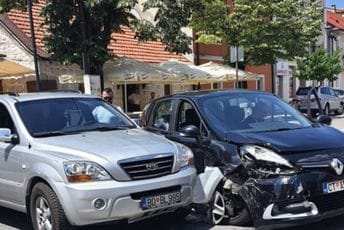 Cetinje: Sudar dva automobila u Bajovoj ulici Cetinje: Sudar dva automobila u Bajovoj ulici