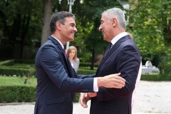 Đukanović dočekao Sančeza: Sa optimizmom gledamo na zajedničku budućnost u EU Đukanović dočekao Sančeza: Sa optimizmom gledamo na zajedničku budućnost u EU