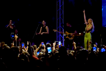 Epicentar najboljeg provoda: ,,Ljeto sa zvijezdama" zablistalo uz Natašu Bekvalac, lokalne muzičare i domaće izlagače Epicentar najboljeg provoda: ,,Ljeto sa zvijezdama" zablistalo uz Natašu Bekvalac, lokalne muzičare i domaće izlagače