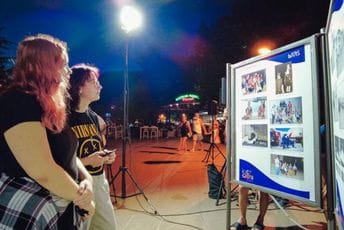 Izložba „Bar.Događaji.“ otvorena na Ljetopisu: Sjeti se kad bio si mlad, sijao si kao sunce... Izložba „Bar.Događaji.“ otvorena na Ljetopisu: Sjeti se kad bio si mlad, sijao si kao sunce...