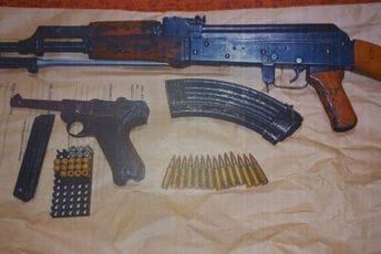 Uhapšen Podgoričanin: U nelegalnom posjedu imao automatsku pušku, ručnu bombu, pištolj...