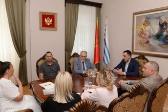 Vuković: Uskoro pokrećemo inicijative kako bi omogućili realizaciju projekata Saveza gluvih Vuković: Uskoro pokrećemo inicijative kako bi omogućili realizaciju projekata Saveza gluvih