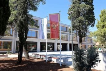 Školu u Tološima završili mjesec prije planiranog roka (FOTO) Školu u Tološima završili mjesec prije planiranog roka (FOTO)