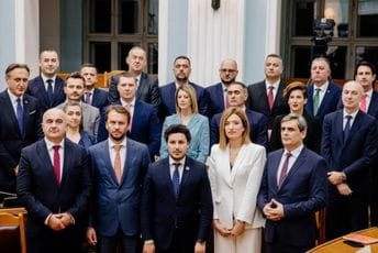 Sjutra konferencija za medije povodom 100 dana Vlade Sjutra konferencija za medije povodom 100 dana Vlade