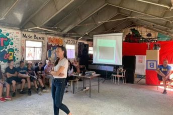 Predstavnici CDPR-a obišli učenike u Odmaralištu na Veruši: Posjetu obilježili razgovori o posljedicama duvanskih proizvoda Predstavnici CDPR-a obišli učenike u Odmaralištu na Veruši: Posjetu obilježili razgovori o posljedicama duvanskih proizvoda