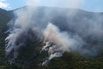 Kovačić: Požar na Vrmcu ugašen, građane uznemirio dim koji je prekrio Bokokotorski zaliv Kovačić: Požar na Vrmcu ugašen, građane uznemirio dim koji je prekrio Bokokotorski zaliv