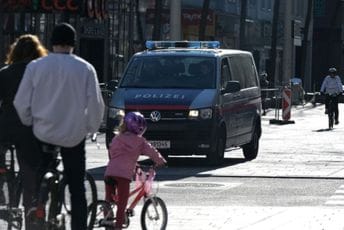 Beč: Dječaci odveli policiju do tijela mrtve majke i sestre Beč: Dječaci odveli policiju do tijela mrtve majke i sestre