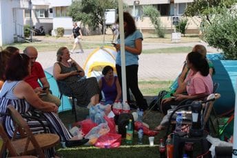 Vlada će platiti razliku u cijeni za 147 stanova Sa protesta prosvjetnih radnika u Budvi