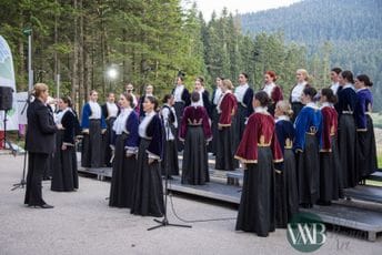 Spektakl na Crnom jezeru: Akademski hor Collegium Musicum oduševio publiku na Durmitoru Spektakl na Crnom jezeru: Akademski hor Collegium Musicum oduševio publiku na Durmitoru