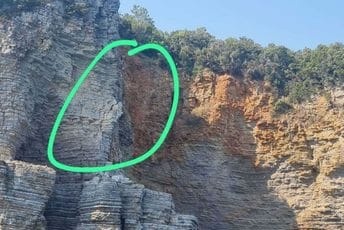 Stijena kod plaže Mogren predstavlja opasnost, kupači da zaobilaze taj dio obale Stijena kod plaže Mogren predstavlja opasnost, kupači da zaobilaze taj dio obale