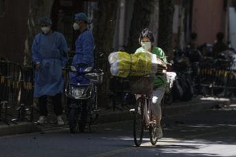 Kina: U ljetovalištu karantin zbog korone, turistima traže pet testova Kina: U ljetovalištu karantin zbog korone, turistima traže pet testova