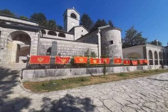 Monahinja koja je bacila crnogorsku zastavu oslobođena optužbe