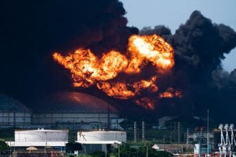 Katastrofa na Kubi: Užasan požar u skladištu nafte, ima mrtvih i nestalih, više od 100 povrijeđenih Katastrofa na Kubi: Užasan požar u skladištu nafte, ima mrtvih i nestalih, više od 100 povrijeđenih