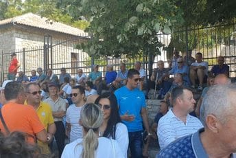 Nova blokada u Mrkojevićima, stvorene ogromne gužve u saobraćaju Nova blokada u Mrkojevićima, stvorene ogromne gužve u saobraćaju