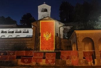 Upriličena projekcija: Državna zastava i na zidovima Cetinjskog manastira (FOTO / VIDEO)