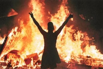 “Trainwreck: Woodstock ‘99”: Priča o propasti i bijesu ili - kako je spaljen Rim “Trainwreck: Woodstock ‘99”: Priča o propasti i bijesu ili - kako je spaljen Rim
