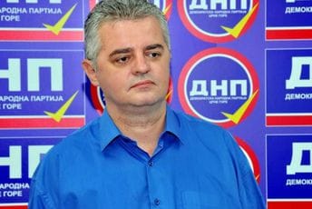 Bojović: Prvo da „vrnemo" kapelu na Lovćen i ispunimo Njegošev zavjet Bojović: Prvo da „vrnemo" kapelu na Lovćen i ispunimo Njegošev zavjet