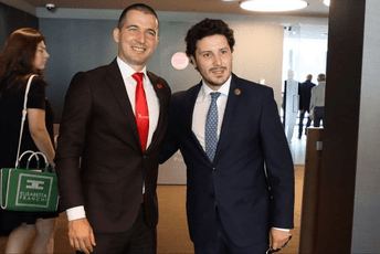 Abazovićev težak izbor Abazovićev težak izbor