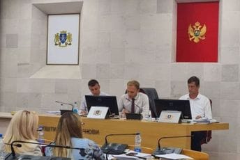 DF se seli u opoziciju DF se seli u opoziciju