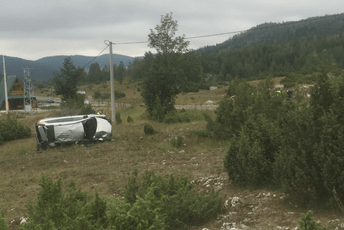 Vozilo sletjelo sa puta kod Žabljaka: Povrijeđene tri mlade osobe