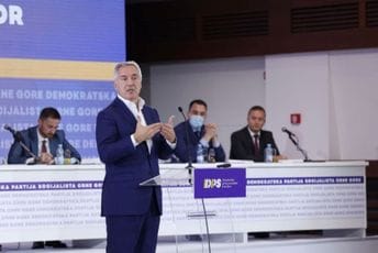 Đukanović: Potpisivanje TU nikog razumnog nije smjelo iznenaditi, iako ponekad kratko pamtimo maloumni nijesmo Đukanović: Potpisivanje TU nikog razumnog nije smjelo iznenaditi, iako ponekad kratko pamtimo maloumni nijesmo