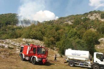 Cetinje: Požari i dalje aktivni, ali situacija bolja nego juče Cetinje: Požari i dalje aktivni, ali situacija bolja nego juče