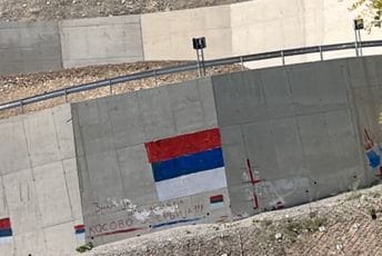 Rabrenović: Auto-put zasijao prepoznatljivim porukama - slika divne zemlje ili noćna mora Rabrenović: Auto-put zasijao prepoznatljivim porukama - slika divne zemlje ili noćna mora