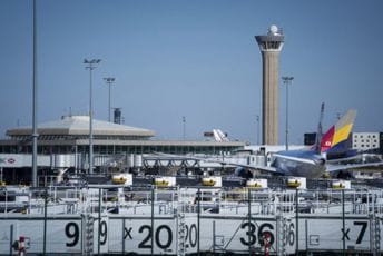 Policajac na aerodromu u Parizu ubio muškarca koji je izvukao nož Policajac na aerodromu u Parizu ubio muškarca koji je izvukao nož