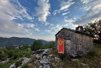 Crnogorska zastava od danas i na crkvama Svetog Đorđa, Svete Trojice, Svete Gospođe