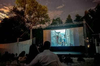 Počeo filmski program Barskog ljetopisa: Sjutra crnogorska premijera filma „Sestre“ Počeo filmski program Barskog ljetopisa: Sjutra crnogorska premijera filma „Sestre“