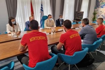 Vuković ugostio košarkašku reprezentaciju Crne Gore: Ponosni na istorijski uspjeh Vuković ugostio košarkašku reprezentaciju Crne Gore: Ponosni na istorijski uspjeh