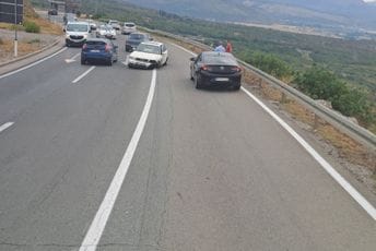 Udes u Kokotima: Pričinjena velika materijalna šteta Udes u Kokotima: Pričinjena velika materijalna šteta