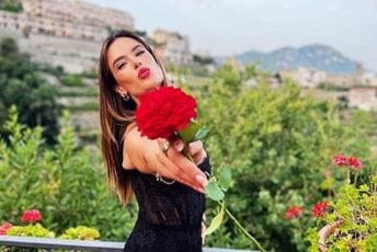 Na odmoru u Budvi: Alesandra Ambrosio objavila fotografije sa plaže Na odmoru u Budvi: Alesandra Ambrosio objavila fotografije sa plaže