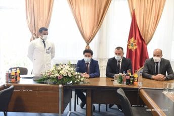 Šćekić: Od septembra višemilionska ulaganja u bolnicu "Vaso Ćuković" u Risnu Šćekić: Od septembra višemilionska ulaganja u bolnicu "Vaso Ćuković" u Risnu