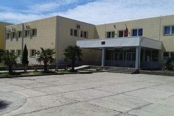 Brojne optužbe na račun direktorice: Neki zaposleni dobijaju po dvije zarade, ispisan veći broj učenika... Brojne optužbe na račun direktorice: Neki zaposleni dobijaju po dvije zarade, ispisan veći broj učenika...