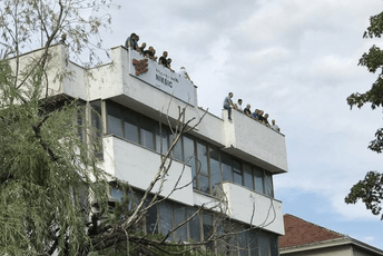 Tražiće da država preuzme Željezaru: Blokirani ulazi, pustiće jedino Abazovića ako dođe Tražiće da država preuzme Željezaru: Blokirani ulazi, pustiće jedino Abazovića ako dođe