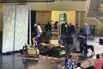 Napadač na Ruždija optužen za pokušaj ubistva, mediji navode da je bio poklonik Iranske revolucionarne garde Napadač na Ruždija optužen za pokušaj ubistva, mediji navode da je bio poklonik Iranske revolucionarne garde