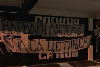 Navijači Budućnosti istakli transparent povodom tragedije na Cetinju Navijači Budućnosti istakli transparent povodom tragedije na Cetinju