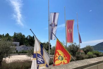 Zastave u Herceg Novom na pola koplja; Katić: Tragedija koja je ranila Crnu Goru Zastave u Herceg Novom na pola koplja; Katić: Tragedija koja je ranila Crnu Goru