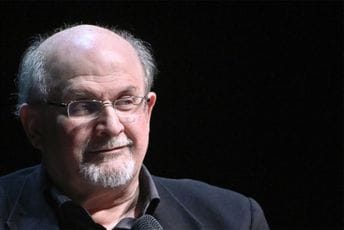 Salman Ruždi skinut sa respiratora, može da govori Salman Ruždi skinut sa respiratora, može da govori