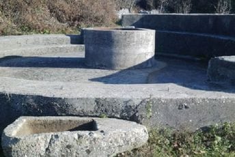 Svjedok najranije prošlosti Duklje: Stari bunar u Ostrosu iz 1001. Svjedok najranije prošlosti Duklje: Stari bunar u Ostrosu iz 1001.