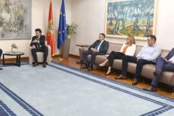 Ministarstvo: Sa prosvjetarima će se potpisati predugovori po cijeni od 650 eura po kvadratnom metru Ministarstvo: Sa prosvjetarima će se potpisati predugovori po cijeni od 650 eura po kvadratnom metru